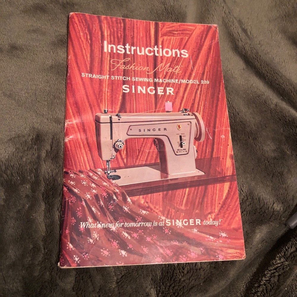 11055 MANUAL Vintage Singer Fashion mate Sewing Machine Manual And Accessories